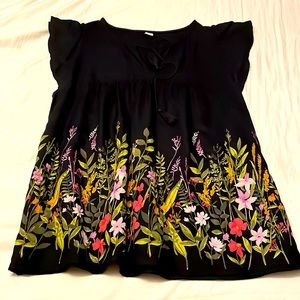 NWOT OLD NAVY Lightweight Floral Hem Top